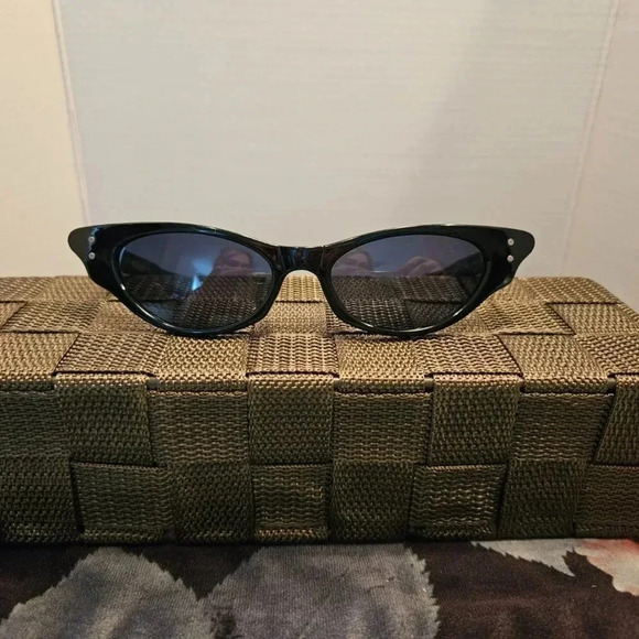 AJ Morgan | Retro Pinup Total Black Slim Cat Eye Sunglasses - NWOT - Picture 1 of 14